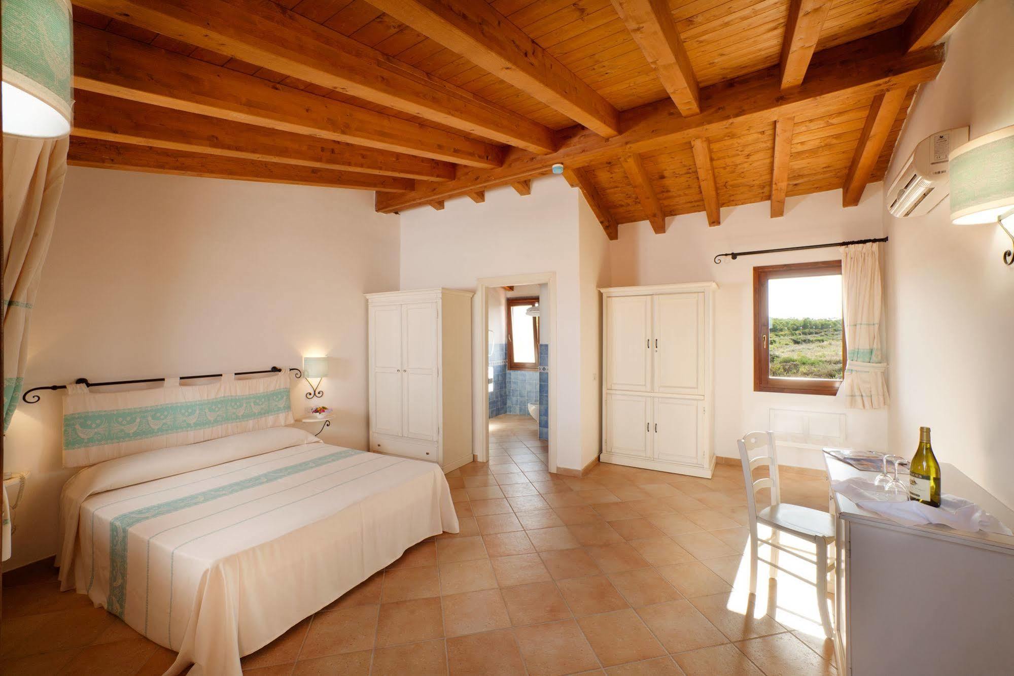 Borgo Dei Pescatori Hotel Aglientu Buitenkant foto